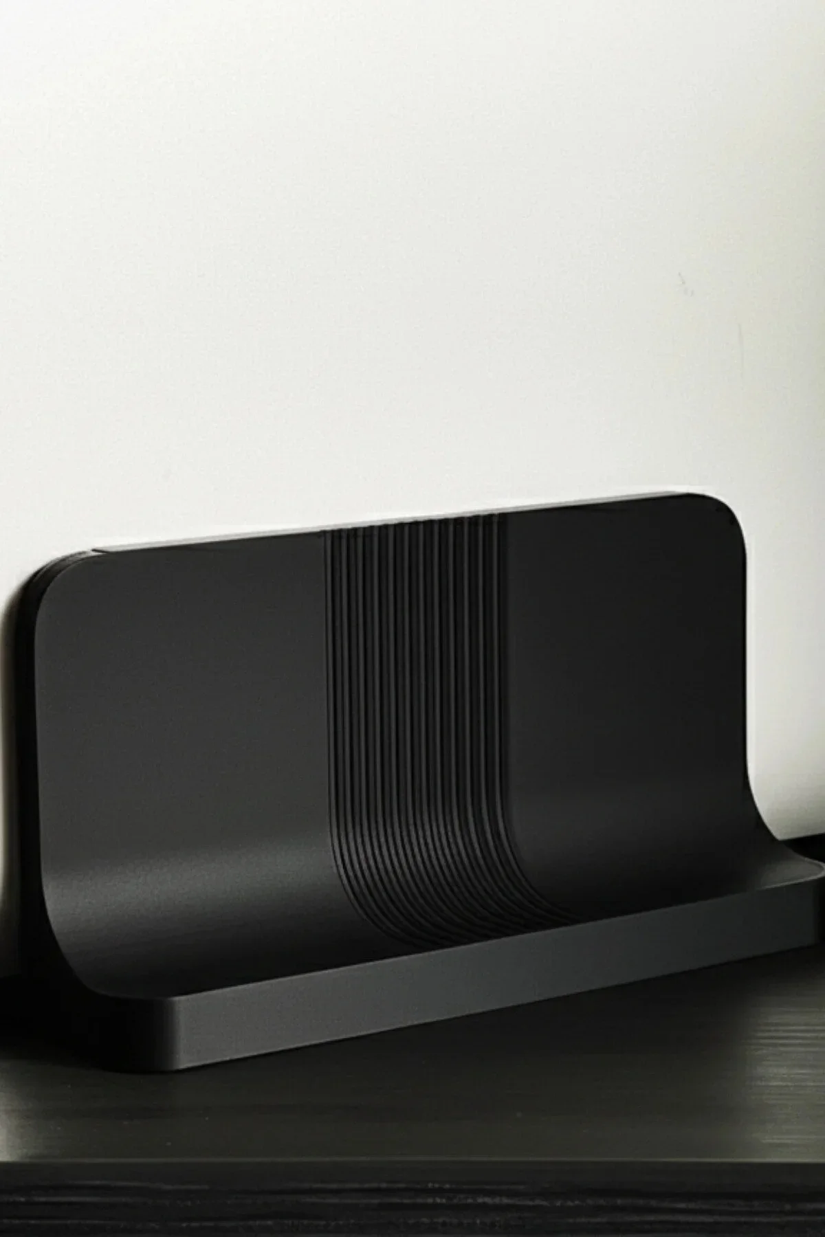 Şık ve Dayanıklı Dik Laptop Standı Siyah
